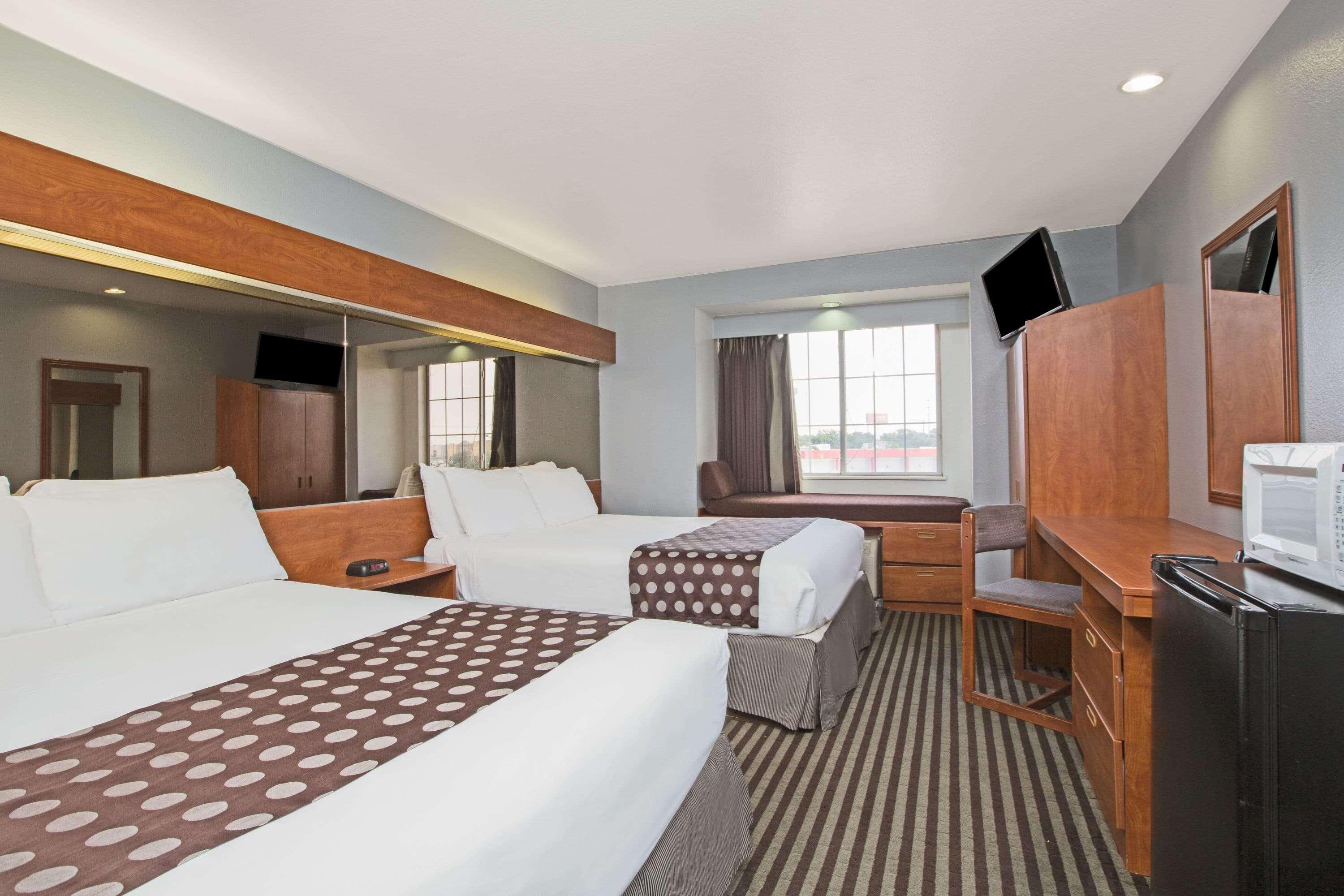 Microtel Inn & Suites By Wyndham Garland/Dallas Екстер'єр фото